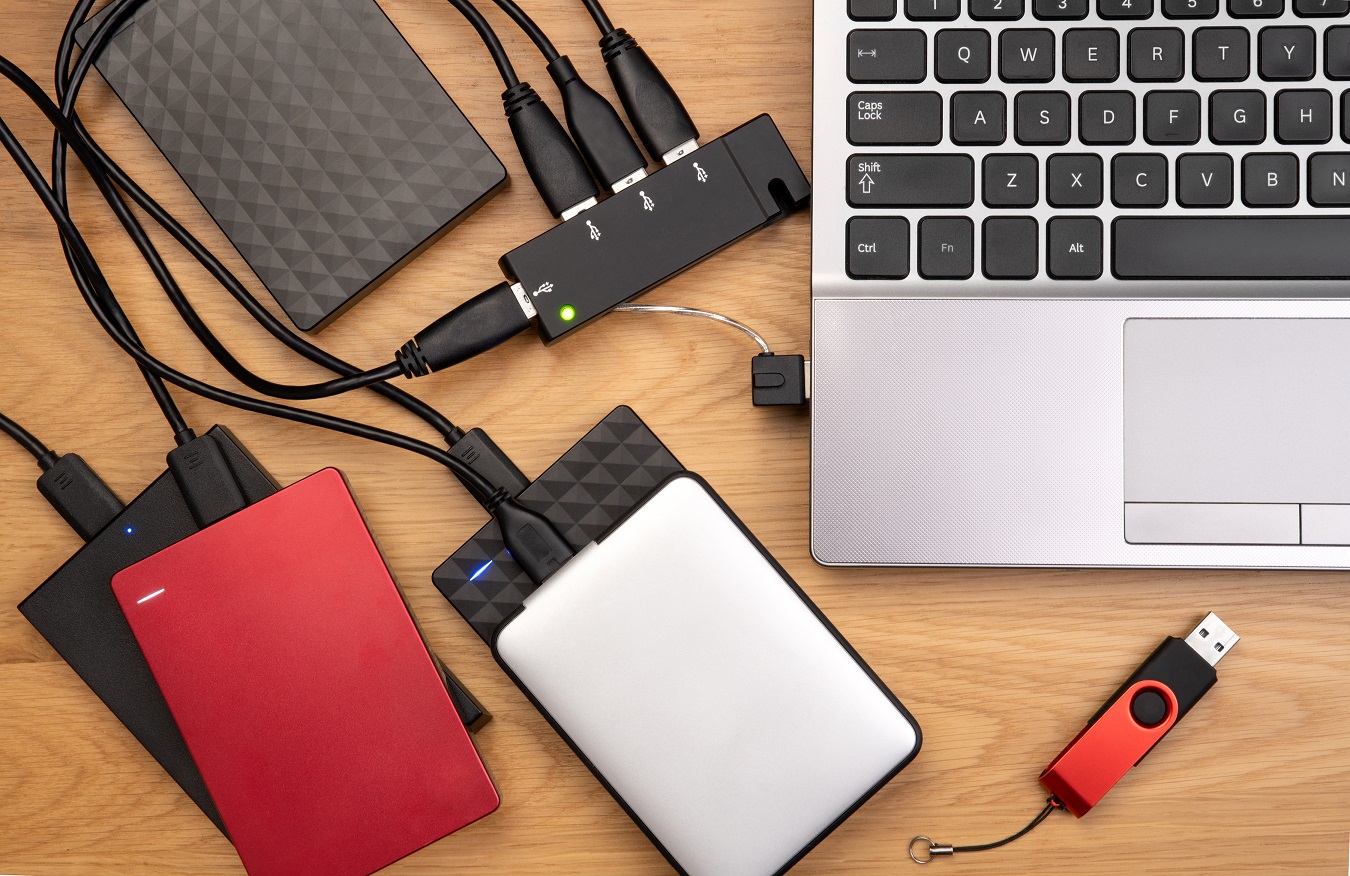USB ソリューション(EZ-USB™ / EZ-PD™)USB 2.0からUSB 3.2、USB-C Power Deliveryまで、InfineonのUSB製品は高速データ転送と高効率充電をワンストップで実現。