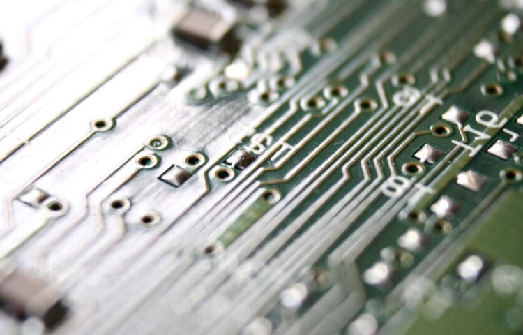 小型デバイスでここまでできる：ファンレスで動くエッジAIアクセラレーターによるリアルタイム姿勢推定（YOLOv8-pose）