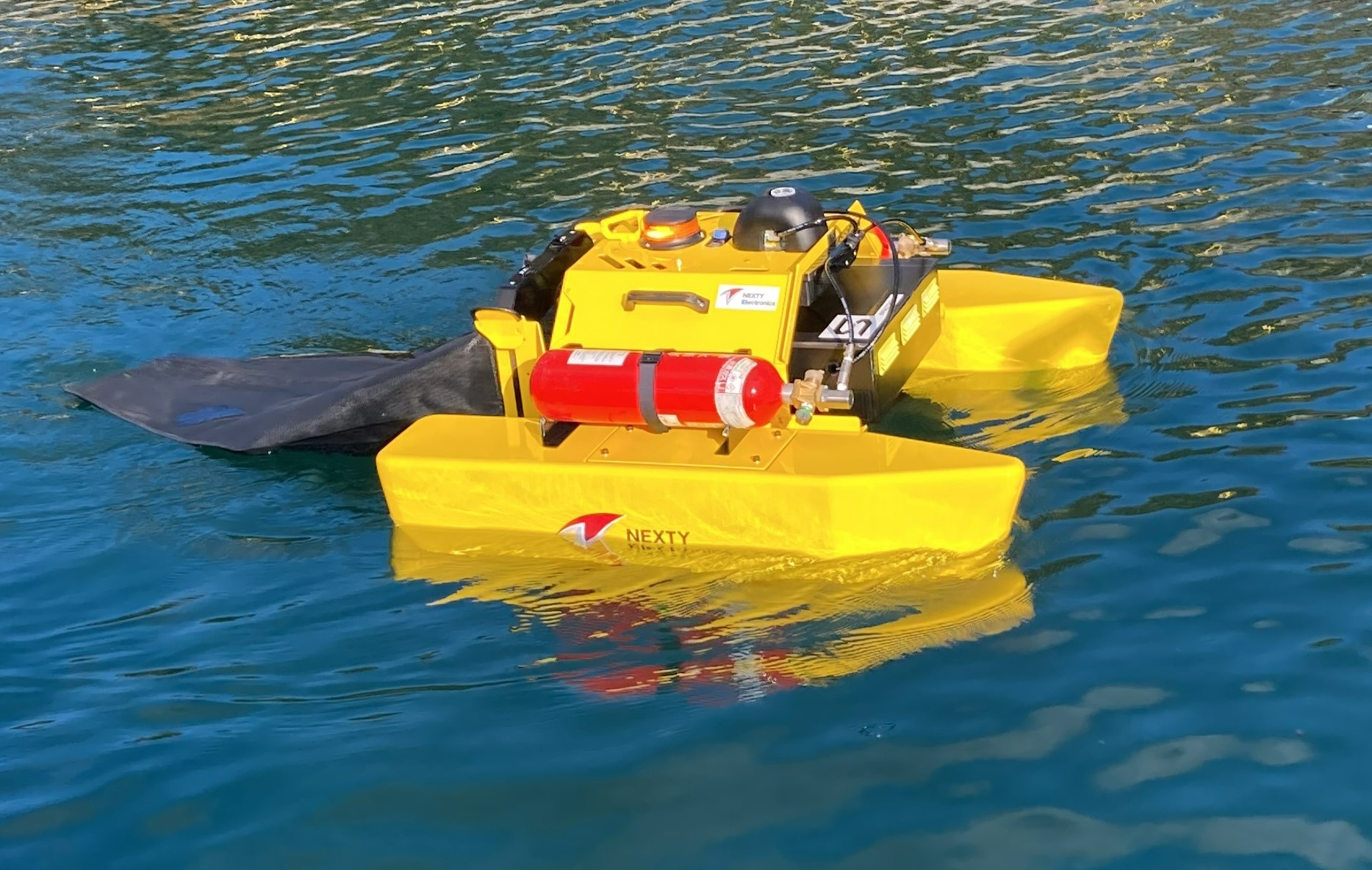 NEXTY Electronics Develops Water Surface Garbage Collection Drone Equipped with a Compact Air-Cooled Hydrogen Fuel Cell